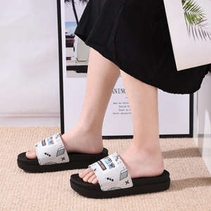 OEM de alta calidad de PVC para los hombres para las zapatillas de diseño personalizado en relieve sandalias deslizantes compras en línea con Logo sandalias zapatos de hombre - Product Image 4