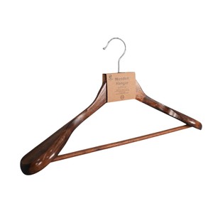Cintres <span class=keywords><strong>en</strong></span> <span class=keywords><strong>bois</strong></span> de luxe haut de gamme <span class=keywords><strong>avec</strong></span> barre antidérapante pour pantalons, cintres robustes pour manteaux - Product Image 6