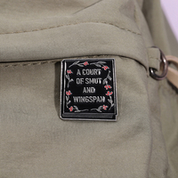 ACOTAR inspirado libro esmalte Pin a Court of Smut y Wingspan broche insignia joyería regalo para lectores Fans