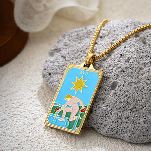 قلادة عصرية بتصميم بطاقة التارو مع شمس وقمر مطلية بالمينا للنساء، قلادة أنيقة بتصميم عتيق من الفولاذ المقاوم للصدأ - Product Image 5