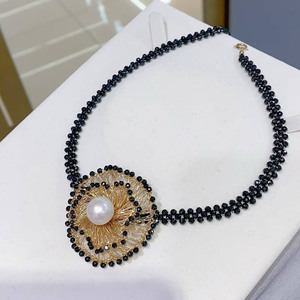 Collar Tejido a Mano en Oro de 14K, Perla Edison de Alto Brillo de 11-12mm con Espinela Negra, Cadena de Cuello Elegante para Mujer - Product Image 2