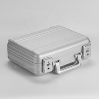Boîtes de collection de montres automatiques de luxe personnalisées pour hommes, organisateur à 24 emplacements, valise de rangement pour montres avec serrure à code, fabricant