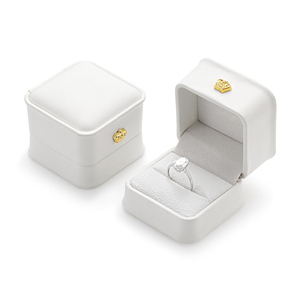 Anillo de compromiso solitario de corte ovalado de 3 quilates personalizado de fábrica SGARIT, oro blanco de 14K, 4 puntas, diseño bypass, vástago liso, anillo de promesa. - Product Image 6