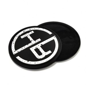 Étiquette de vêtement en PVC souple ronde avec logo de marque personnalisé, avec canal de couture - Product Image 2