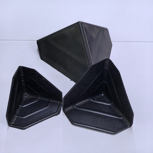 Protections d'angle en plastique noires résistantes aux chocs pour l'emballage de meubles, la logistique et la livraison express - Product Image 3