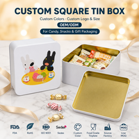 Boîte en étain carrée blanche personnalisée avec motif tricoté Gaspard et Lisa pour bonbons, snacks, emballage cadeau, logo personnalisé OEM ODM