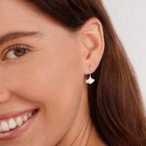 Orecchini Pendenti con Perle Coltivate in Oro Bianco, Argento 925, Design Minimalista a Forma di Pianta con Incastonatura a Castone, per Uso Quotidiano Femminile - Product Image 5