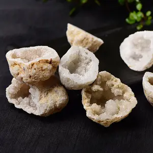 Toptan doğal kristaller ev dekorasyon için şifa taşları beyaz akik geodes