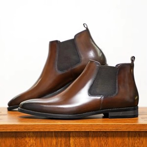 Botas Chelsea Lisas para Hombre, de Cuero Brillante, Punta Puntiaguda, Laterales Elásticos, Tacón Bajo, Estilo Británico, Formales, Negras, Marrones, Grises - Product Image 6