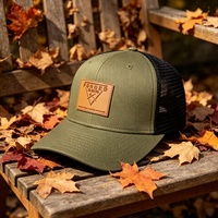 Casquette Trucker Personnalisée à 6 Panneaux, Casquette Snapback en Maille à Visière Courbe avec Logo en Cuir, Casquettes Trucker Bicolores de Haute Qualité pour Hommes