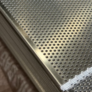Malla Metálica Perforada de Aluminio Negra para Ventanas y Puertas de Seguridad con Disipación de Calor y Agujeros Perforados - Product Image 3