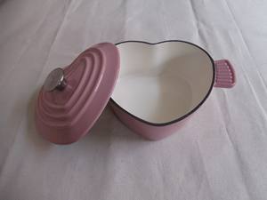 Marque privée <span class=keywords><strong>en</strong></span> <span class=keywords><strong>fonte</strong></span> rose clair/rouge émail enduit <span class=keywords><strong>en</strong></span> forme de coeur 22 <span class=keywords><strong>cm</strong></span> casserole pour four hollandais émaillé - Product Image 2