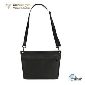Sac bandoulière en nylon imperméable avec fermeture éclair pour le camping et les activités de plein air toutes saisons, noir - Product Image 4