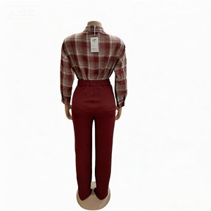 Completo da <span class=keywords><strong>donna</strong></span> due pezzi primaverile nuovo con camicia a maniche lunghe in poliestere a quadri e pantaloni al ginocchio, casual, con design a contrasto e fiocco, di tendenza - Product Image 4