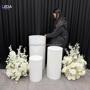 Socle rond en acrylique blanc personnalisé LEDA pour la présentation de gâteaux de mariage et de fleurs, idéal pour la décoration d'événements - Product Image 6