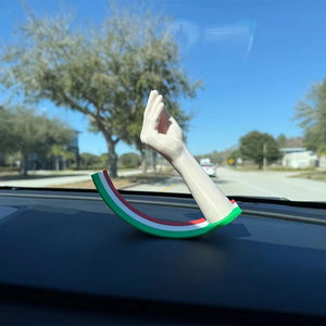 Décorations de voiture et de bureau en forme de geste italien amusant, jouets créatifs pour une décoration ludique - Product Image 3