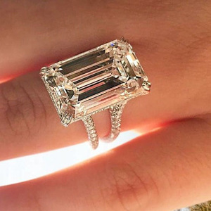 Anello Oversize Quadrato con Accenti Scintillanti, Stile Vintage Elegante, Fascia alla Moda per Abiti da Festa e Outfit Quotidiani - Product Image 2
