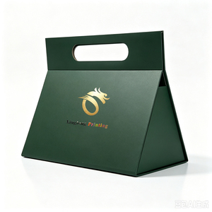 Emballage en carton pliable personnalisé avec finition douce au toucher, boîte cadeau magnétique avec poignée - Product Image 1