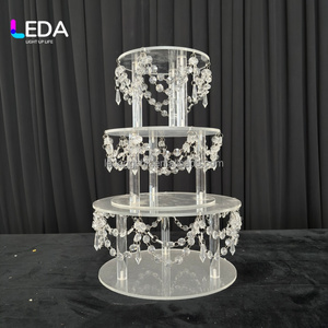 Support à gâteau de mariage de luxe en acrylique LEDA avec perles de lustre en cristal pour la présentation de cupcakes et la décoration d'événements de banquet de mariage - Product Image 3