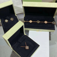 Collier Trèfle à Quatre Feuilles Haut de Gamme en Gros, Entièrement Sertie de Diamants Blancs, Collier en Cristal Exquis, Accessoire de Luxe Tendance pour Femme