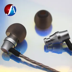 Auriculares personalizados con cable patentado directo de fábrica, Mini auriculares con cable de 3,5mm, con micrófono de controlador dinámico CNT para audiófilo