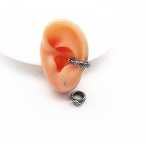 ต่างหูแบบหนีบสำหรับผู้ชาย ทำจากสแตนเลส 316L กันน้ำ ป้องกันอาการแพ้ รูปทรงหัวงูแบบมีบานพับ ไม่ต้องเจาะหู สไตล์พังก์ กอธิค - Product Image 4