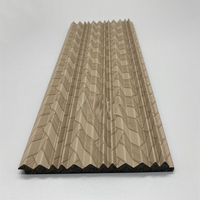 Grille en bois cannelé séchée au four, anti-moisissure, à espacement réglable des lattes, pour cloisonnement de boutique de mode