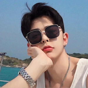 Gafas de sol metálicas extragrandes estilo coreano para mujer, montura cuadrada, protección UV400, estilo urbano, lentes de PC - Product Image 2