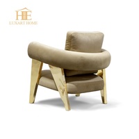 Fauteuil en tissu de laine rembourré, fabriqué à la main, en laiton brillant, pour salon, chambre ou hôtel, de la marque italienne de luxe.