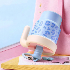 Tasse isotherme 610 ml en acier inoxydable à imprimé léopard avec poignée, couvercle à paille et breloque fleur, mug de voyage portable pour café pour filles - Product Image 3