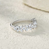 Bague Éternité en Argent Sterling 925 Pavé de Moissanite pour Femme, Bague Délicate Plaqué Rhodium avec Diamant Fleur pour Anniversaire et Tendance