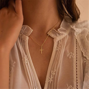 Collar con Colgante de Cruz Simple de Plata de Ley 925 CANNER para Mujer y Hombre, Cadena de Eslabones de Lujo Chapada en Oro de 18K, Adorno Cristiano, Regalo - Product Image 4