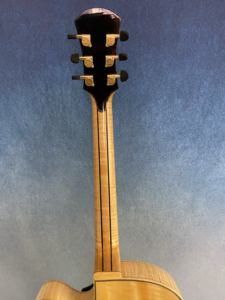 <span class=keywords><strong>Guitare</strong></span> électrique jazz artisanale Yunzhi <span class=keywords><strong>Luthier</strong></span> 17 pouces, corps creux en érable flammé, table arquée en épicéa, dos et côtés en ébène, manche en ébène, finition naturelle - Product Image 4