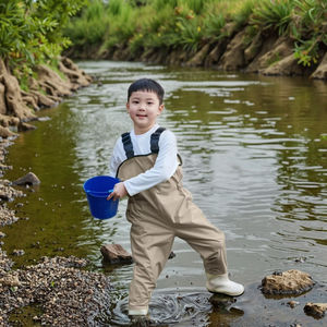 Équipement de pluie demi-longueur résistant à l'usure pour enfants Pantalon de wading imperméable pour enfants Pantalon de pêche à la poitrine pour enfants Pantalon de conduite en mer à deux couches - Product Image 1