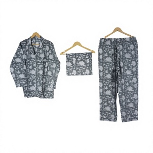 Ensemble pyjama pour femmes en coton 100% à imprimé floral respirant à manches trois quarts pour le printemps/été - Product Image 1