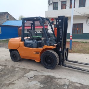 Chariot élévateur diesel d'occasion TOYOTA FD50 de 5 tonnes, mât bi-étages, capacité tout-terrain - Product Image 4