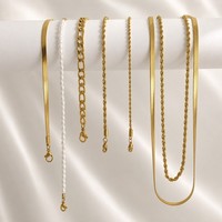 EMANCO Ensemble de bijoux en acier inoxydable : Colliers à chaînes superposées et chaînes à maillons corde, Bracelets perlés. Vente en gros et dropshipping.