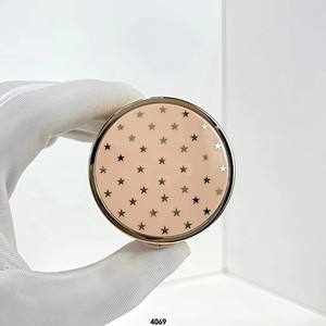 Polvo de rubor de un solo color en tono rosa de marca de lujo, producto cosmético vegano a prueba de agua del fabricante. - Product Image 1