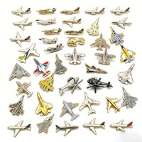 Broche personnalisée en métal en forme d'avion, vente en gros, badge d'aviateur en métal doré, épinglette émaillée en forme d'avion de sécurité