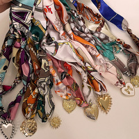 2025 Ruban en Soie Véritable Cravate et Bande Pendentif Mode Colliers Souvenir Foulard en Soie Collier Pendentif Cœur Bricolage Collier Coloré