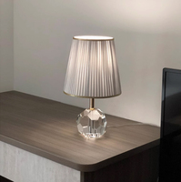 Veilleuse de chevet ronde en cristal rose VH Deluxe Petite décoration romantique fraîche pour les chambres des filles Taille moyenne pour les hôtels