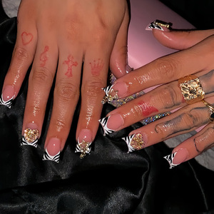 <span class=keywords><strong>Uñas</strong></span> postizas francesas de <span class=keywords><strong>bajo</strong></span> precio al por mayor, con diseño de diamante en <span class=keywords><strong>relieve</strong></span> de colores, perlas y flores, semimanuales, prensables a máquina. - Product Image 5