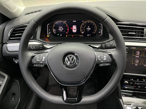 Volkswagen Lamando Facelift 2021, 280TSI DSG, Edición Comfort, Volante a la Izquierda, Gasolina, Sedán Usado - Product Image 2