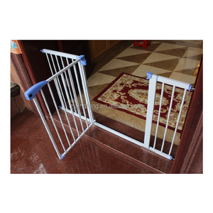 Nouvelle barrière de sécurité pour bébé de conception simple pour les escaliers et les portes Portes en métal pour animaux de compagnie et chiens avec barrière Caractéristiques Porte en métal - Product Image 4