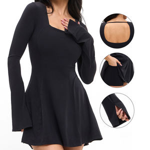 ملابس رياضية نسائية مخصصة بأكمام طويلة، تنورة تنس مطوية ضيقة مرنة للتمارين الرياضية مع شورت داخلي - Product Image 3