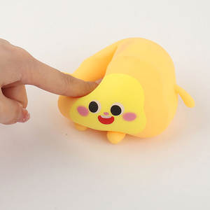 Juguete Antiestrés de TPR con Forma de Hombrecito de Pan Amarillo, Relleno de Harina, de Rebote Lento, para Niños y Adultos - Product Image 3