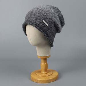 Bonnet en polaire tricoté chaud pour femme, collection automne-hiver, style décontracté, dégradé de couleurs tendance, idéal pour les voyages en extérieur - Product Image 3