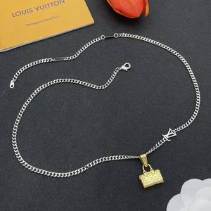 Collier pendentif monogramme en cuivre avec chaîne à maillons pour femme, idéal pour les occasions festives, un symbole intemporel près de votre cœur - Product Image 2