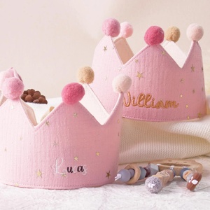 Chapeau <span class=keywords><strong>Couronne</strong></span> en Tissu de Mousseline Douce pour <span class=keywords><strong>Décoration</strong></span> d'Ambiance de Fête d'Anniversaire, Accessoire de Photographie pour Bébé, Broderie de Nom Personnalisée - Product Image 5