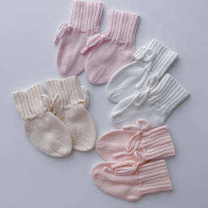 Zapatitos de punto ligeros <span class=keywords><strong>para</strong></span> recién nacido, hechos a mano, con lazo, de algodón suave, color blanco, <span class=keywords><strong>para</strong></span> <span class=keywords><strong>bautizo</strong></span>. - Product Image 1